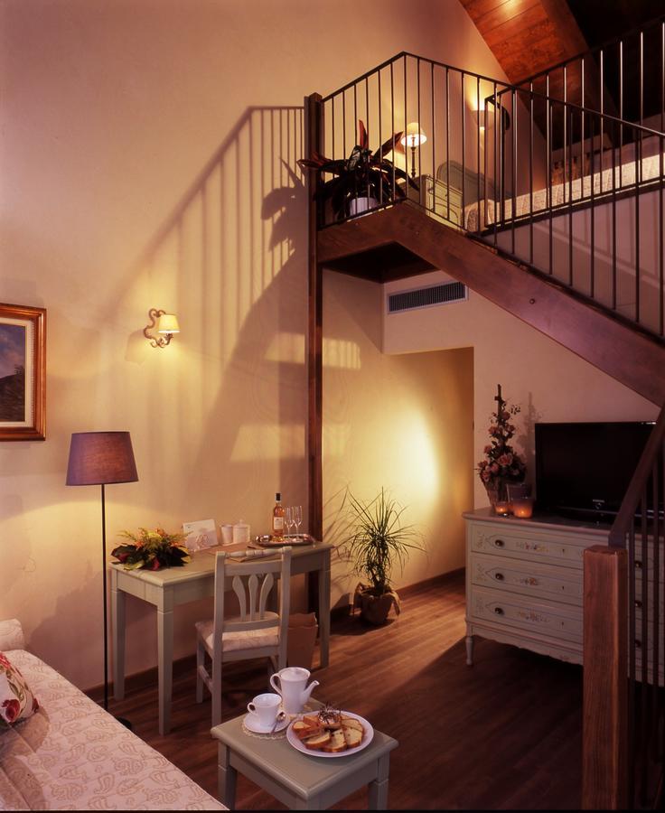 Relais Bella Rosina Pool & Spa La Cassa Dış mekan fotoğraf
